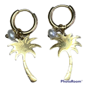 Goudkleurige stainless steel palmboom met parel oorbellen