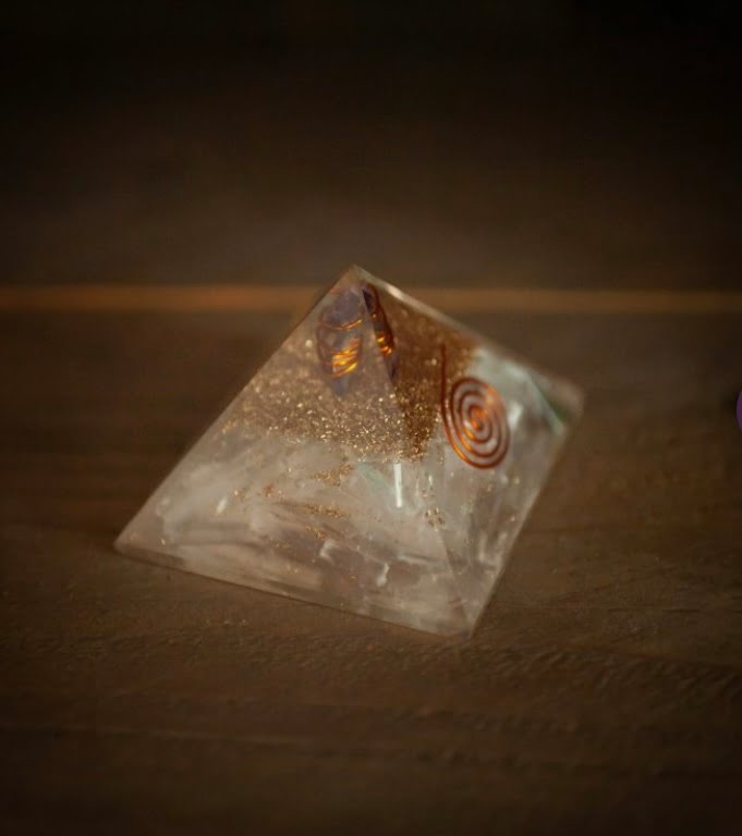 Orgonite piramide seleniet/amethist - Afbeelding 4
